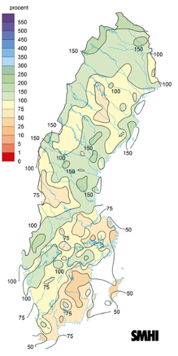 Sverigekarta som visar nederbördens avvikelse från det normala under juli 2022