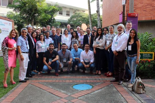 Gruppbild på ett 40-tal personer som deltagit i konferensen Black Carbon in Columbia