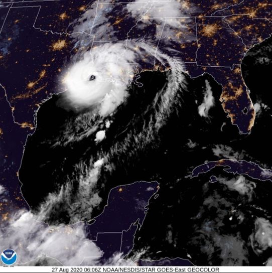 Satellitbild över orkanen Laura som på torsdagen nådde land över delstaten Louisiana.