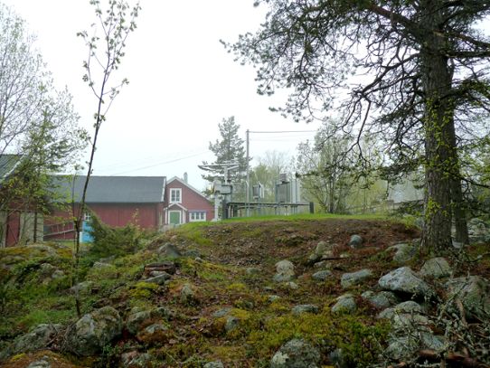 Bilden visar ett foto av automatstationen vid Bjuröklubb taget i maj 2015.