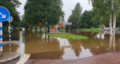 Bild på en översvämmad gata.