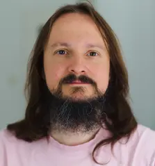 Porträtt Peter Kuma.