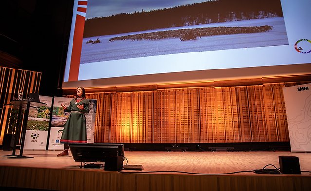 Åsa Blind Larsson från Sametinget och Samerådet på scenen under Swedish Climate Symposium 2026.