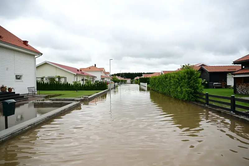 Översvämning i villaområde.