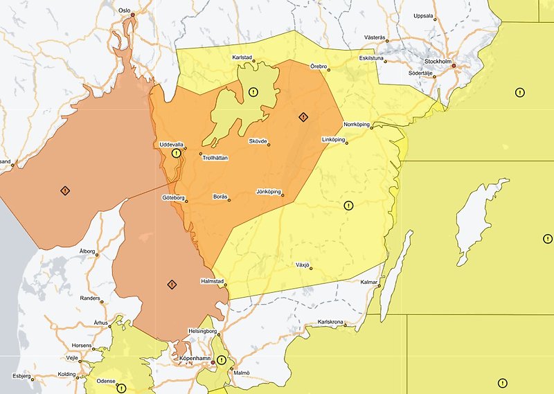 )Varningskarta visar orangea och gula varningar över södra Sverige i samband med stormen Dave.