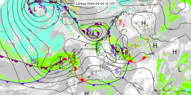 Karta över Nordatlanten och Nordeuropa med en analys av väderläget den april 2026.