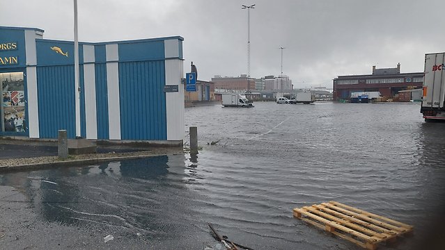 Foto Göteborgs Fiskhamn på eftermiddagen den 5 oktober när vattenståndet var 86 cm över medelvattenståndet.
