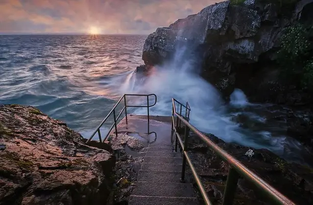 Foto storm trappor ner till havet