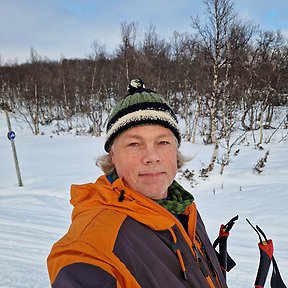 Porträtt på David Gustafsson i fjällmiljö