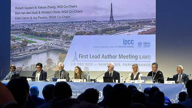 Från starten av mötet med IPCC:s ordförande plus co-chairs från de olika arbetsgrupperna.