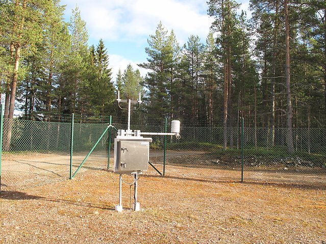 Automatstationen i Särna en grön höstdag.