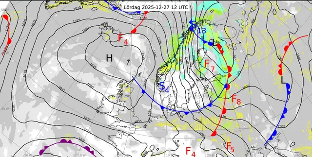 Karta över Europa och Nordatlanten med en analys av väderläget klockan 13 den 27 december 2025.