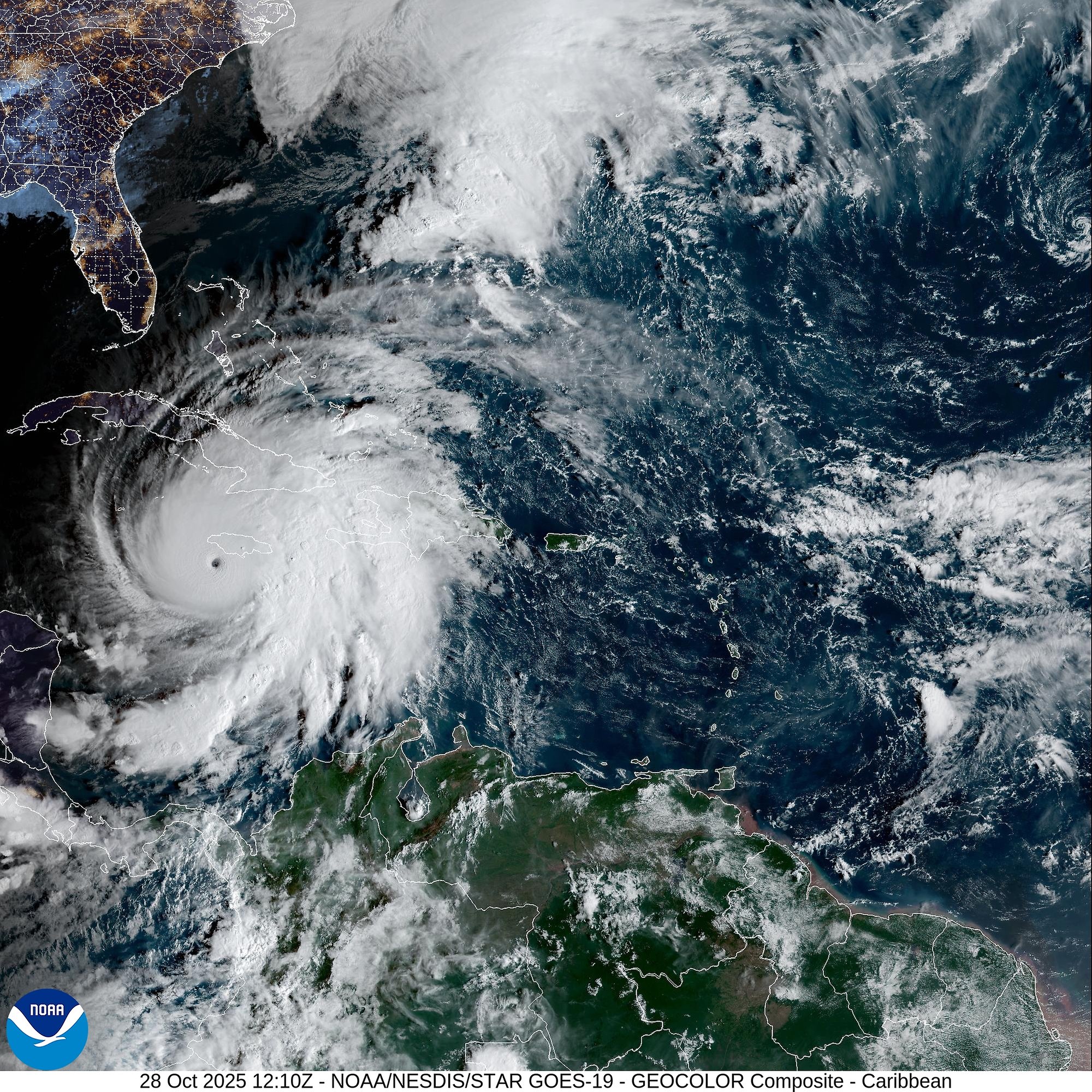 Satellitbild över den tropiska orkanen Melissa strax innan den drog in över Jamaica på eftermiddagen den 28 oktober 2025. Källa: NOAA.