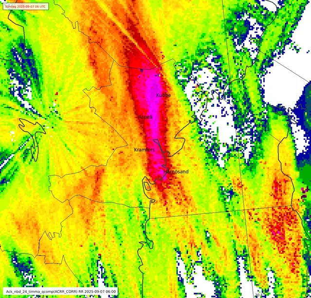Karta över Västernorrlands län med omnejd som visar ackumulerad nederbörd den 6 september 2025 uppskattad utifrån radardata. De kraftigaste radarekona visas i färgen lila. Källa: SMHI
