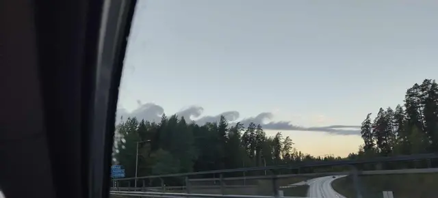 Ett lager av molntypen Stratocumulus fluctus.