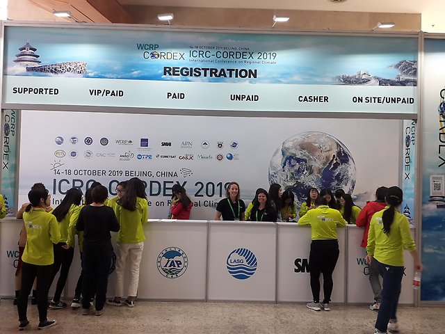 En incheckningsdesk på konferensen i Bejing.