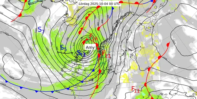 Karta över Europa och Nordatlanten med en analys av väderläget klockan 02 den 4 oktober 2025.