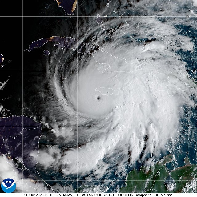 Satellitbild över kategori 5-orkanen Melissa strax utanför Jamaica den 28 oktober. Källa: NOAA.