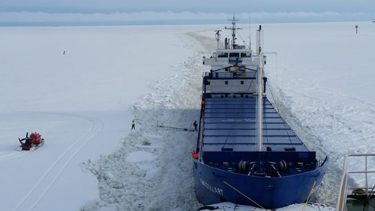 Fartyg i Bottenviken har fått hjälp av isbrytaren Frej.