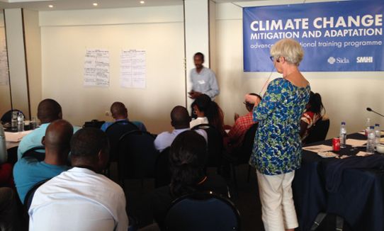 Föreläsning under klimatutbildning i Mocambique 