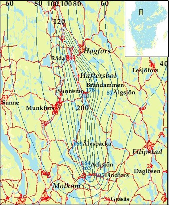 Nederbörden i mm den 4 augusti 2004, dels vid SMHI-stationer (röda siffror), dels enligt privata mät
