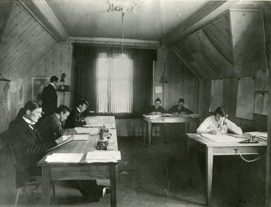 Interiör från den s k Bergenskolan år 1919.