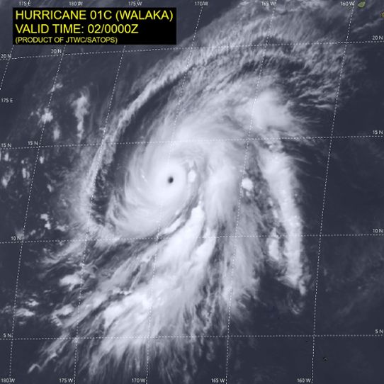 Satellitbild över den tropiska orkanen Walaka i centrala Stilla havet.