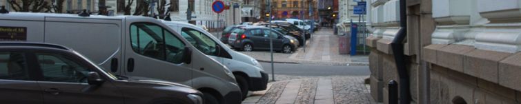 Bilar parkerade på gata