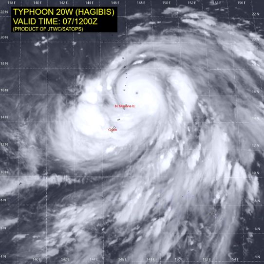 Satellitbild över den intensiva tropiska orkanen Hagibis. 