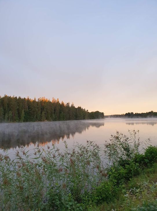 I slutet av augusti infann sig en första föraning av höstkänsla. Här sjön Gron i Butbro i Östergötland den 26/8.