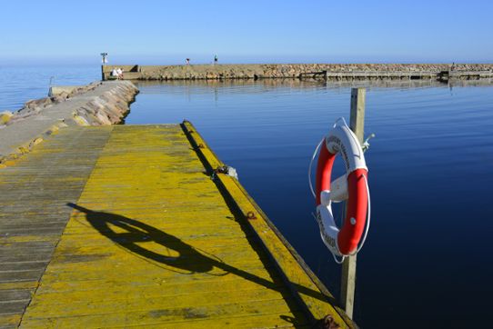 Foto hamn Östersjön vår