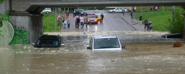 Bilar i översvämning