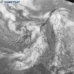 Infraröd satellitbild 13 dec 2011 kl 4 UTC. Ett dygn med för årstiden kraftig åska över södra Sverig