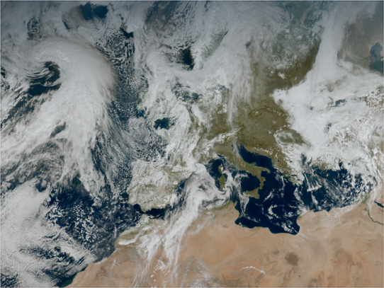 Satellitbild som visar moln i atmosfären, utsnitt över Europa från MTG-I1