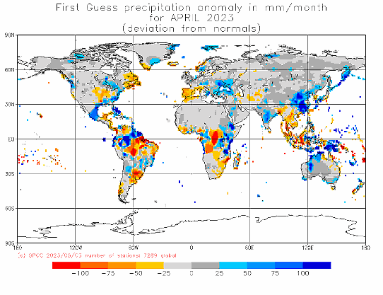 Bilden visar en världskarta med nederbördens avvikelse från det normala i april 2023.