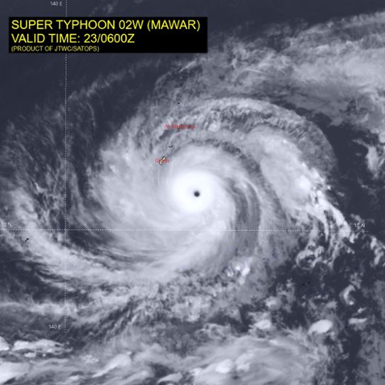 Satellitbild över kategori 4-orkanen Mawar den 23:e maj.