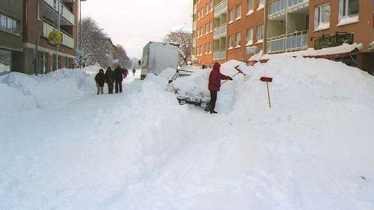 Bilden är tagen i Gävle med stora snömängder i december 1998.