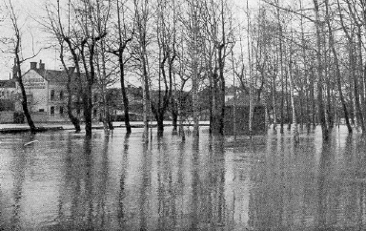 Badhusparken i Sundsvall under översvämningarna 1919