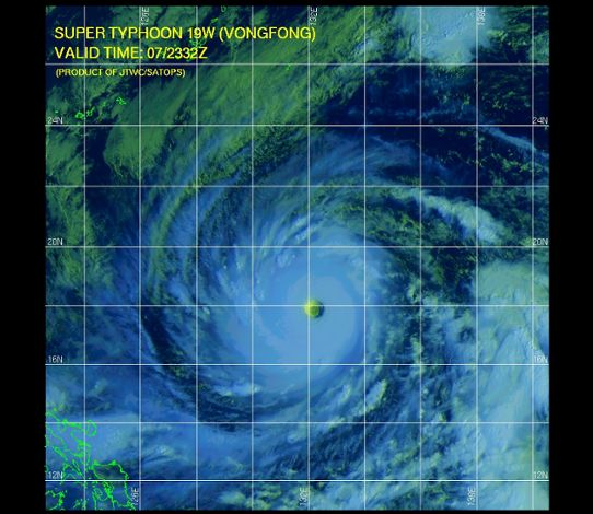 Satellitbild över orkanen Vongfong den 7 oktober.