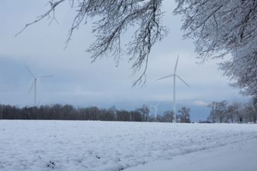 Vindkraftverk på vintern