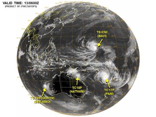 Satellitbild över de fyra tropiska cyklonerna Olwyn, Nathan, Pam och Bavi.