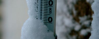 Termometer med snö och frost